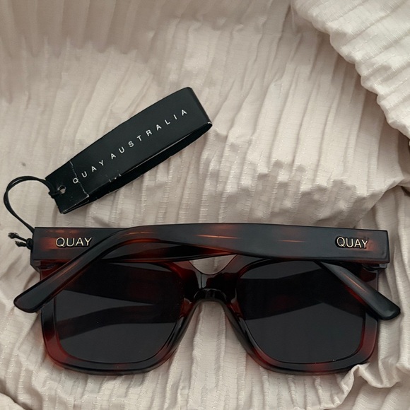 Quay Australia Tortoise Style Punk Glasses - Picture 3 of 6